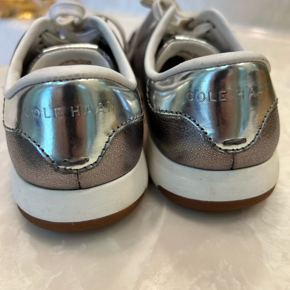 Cole Haan Grandpro Tennis Shoe Metallic Silver Leather Lace Up, Sz 8.5 - Picture 9 of 15